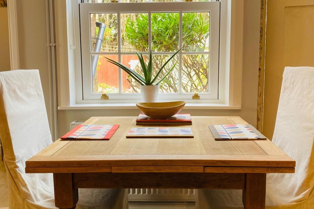 1 Bed-sleeps 4-garden-near Snetterton Circuit