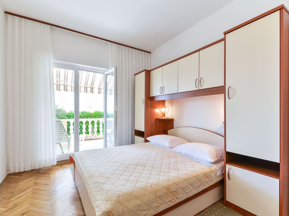 Apartment on Vir Island Near Sandy Beaches