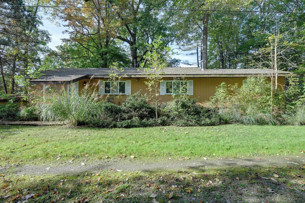 Waterfront Cottage - Dock & Chautauqua Lake Access view 2