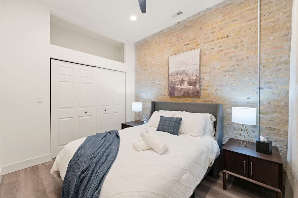 Luxury 2BR Condo in Wicker Park