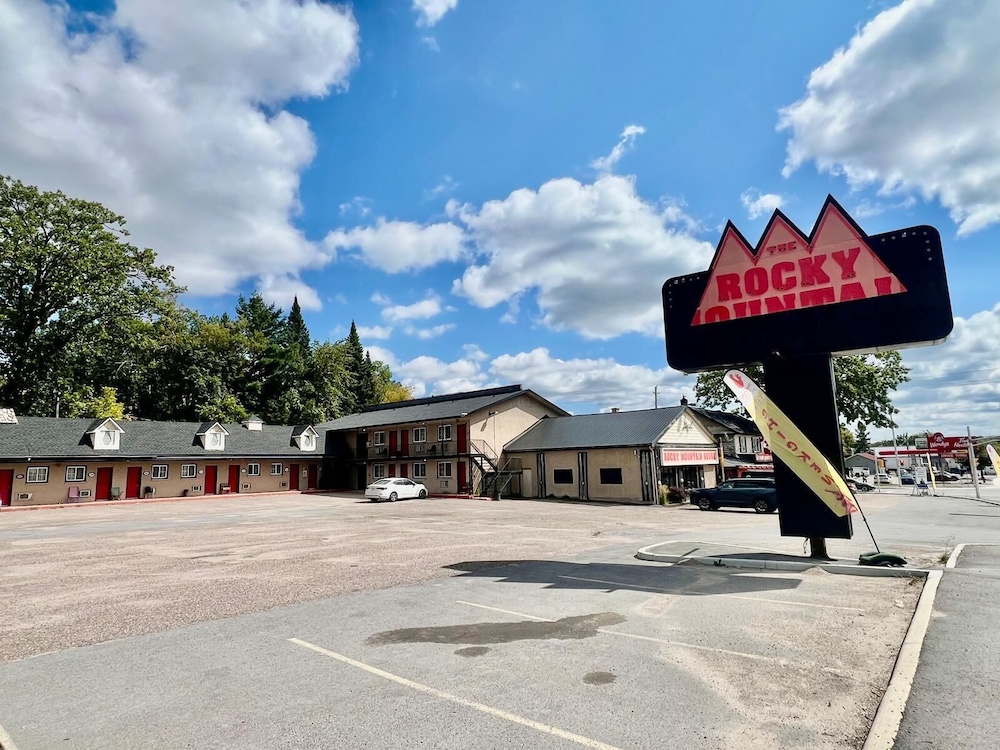 Rocky Mountain Lodge & Suites
