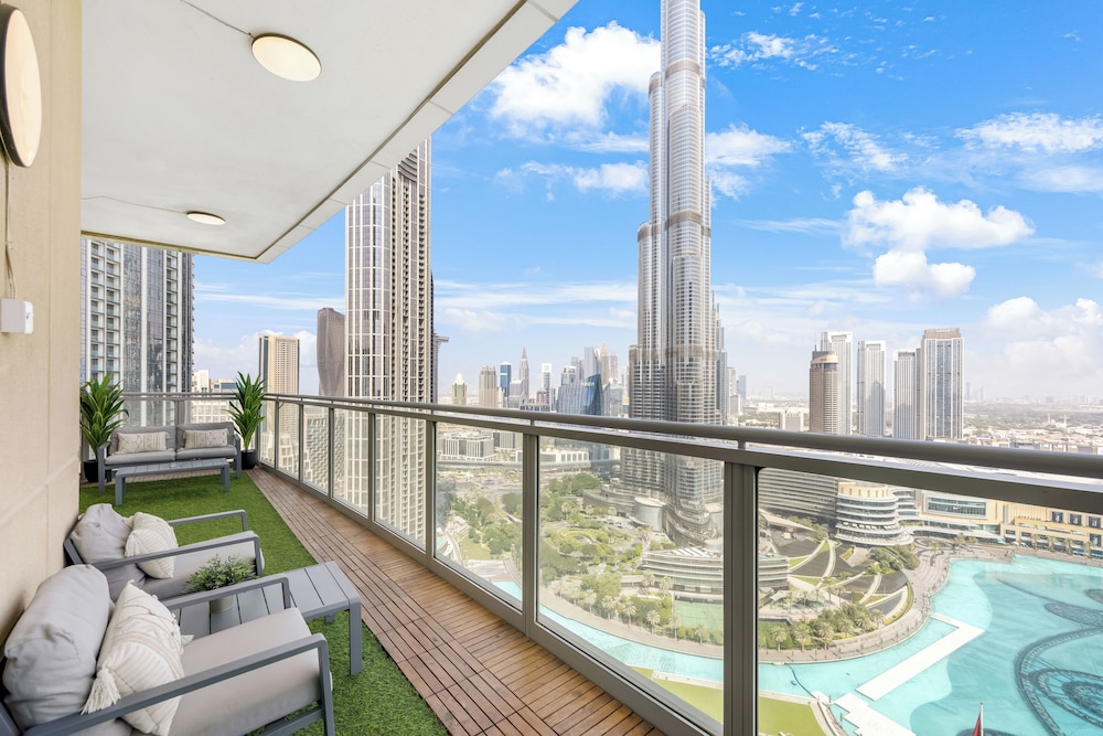 Durrani Homes - Alluring 5BR Penthouse with Burj Khalifa and Fountain View