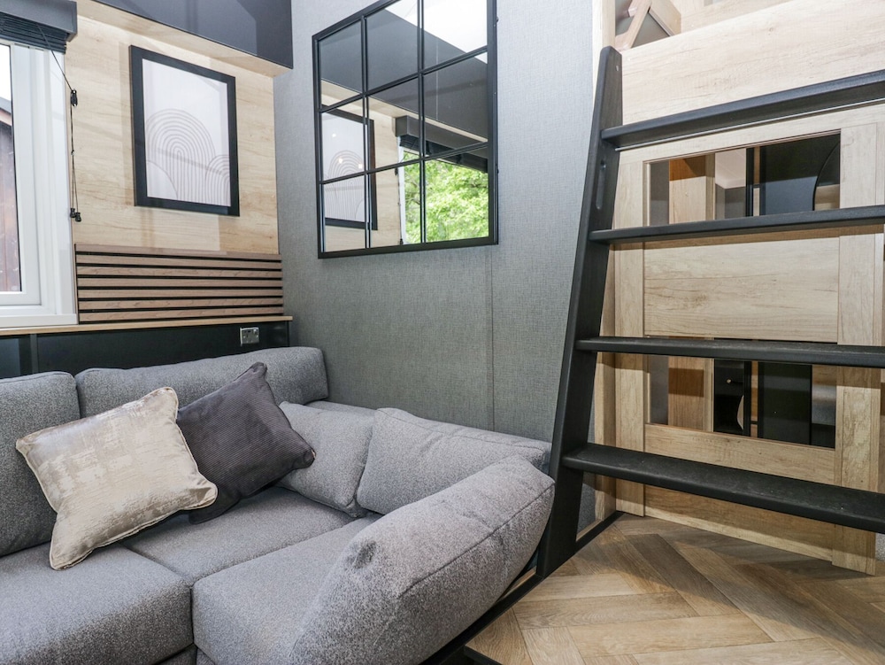 Woof Luxury Family Pod