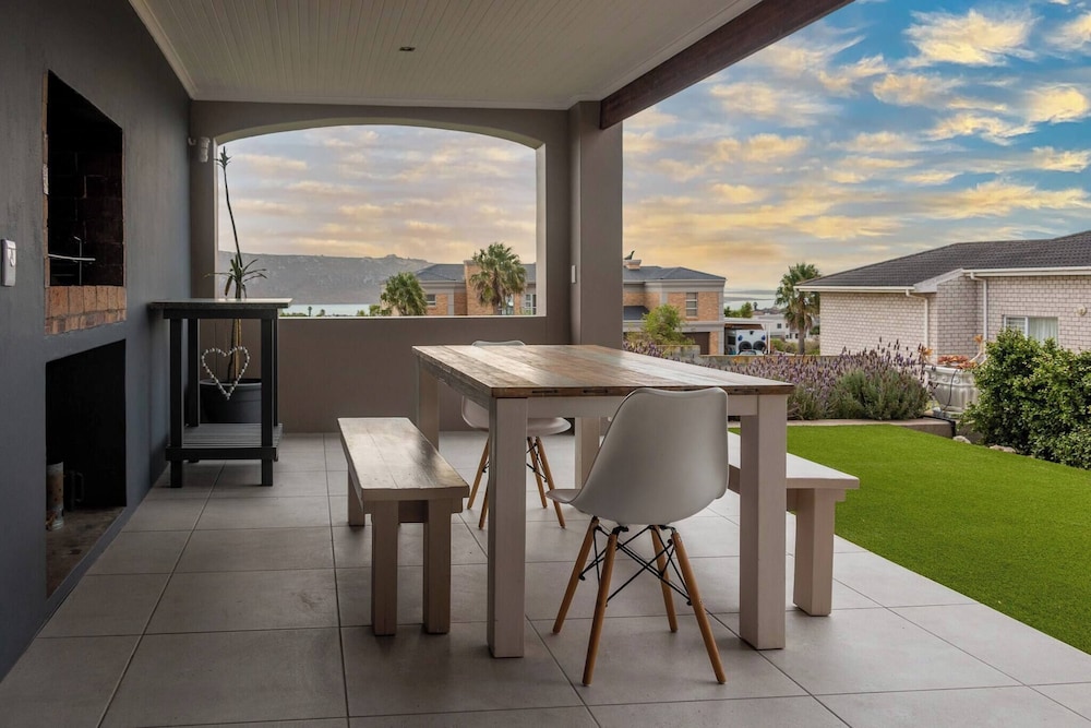 Serene Langebaan Getaway With Garden Views
