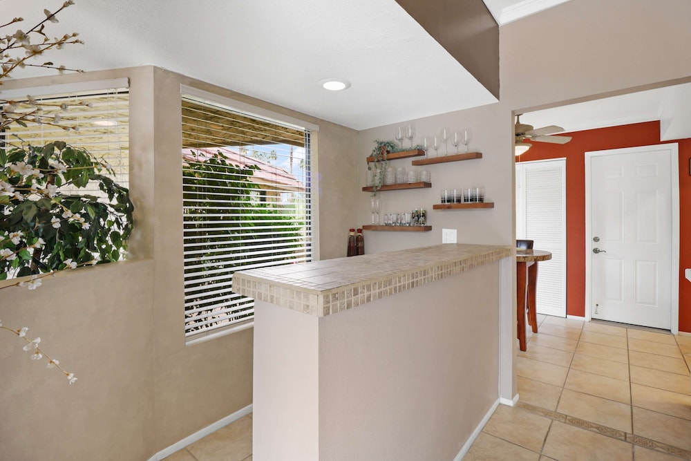 2BR 2BA Charming Cathedral City Condo With Territorial Views