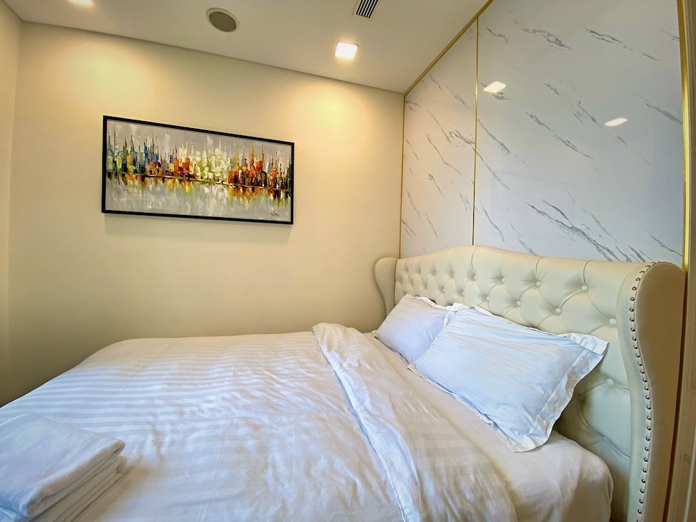 DongDong Skyview APT in Landmark81 Tower