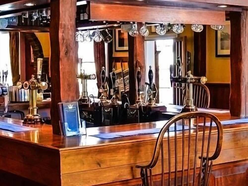 Sudbury Vacations - The Crown Hotel - Property Image 3