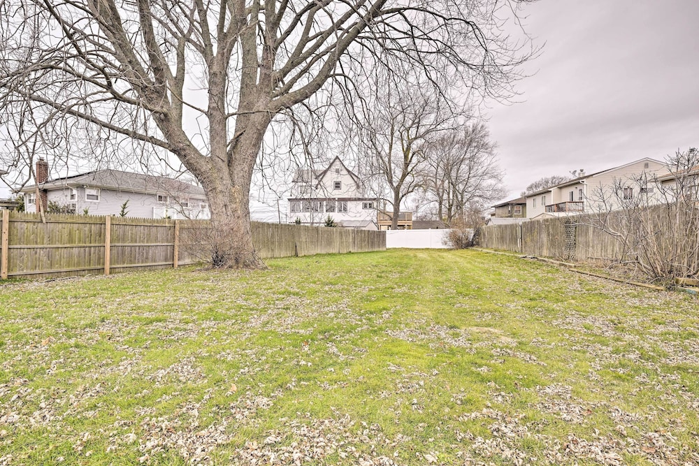 Island Park Couple's Escape 1 Mi to Beach! - Property Image 8
