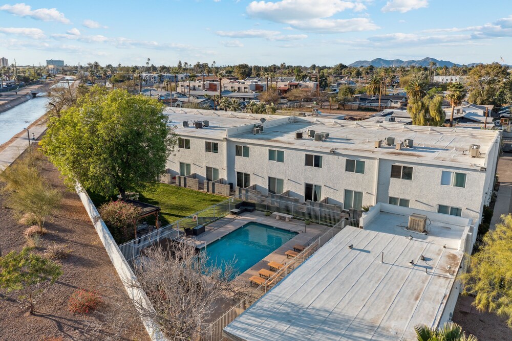Refreshing Studio in H2O Complex w Pool view 5