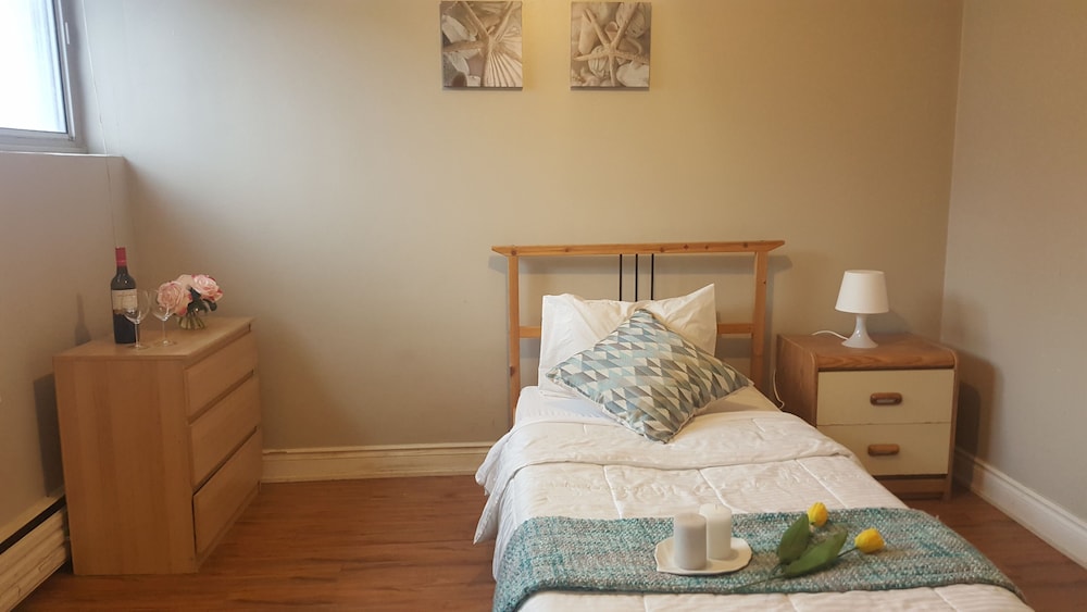 Kashaneh Guest House - 27 Greenbriar - Image 2