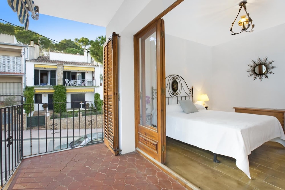Bravo in Llafranc With 3 Bedrooms and 1 Bathrooms