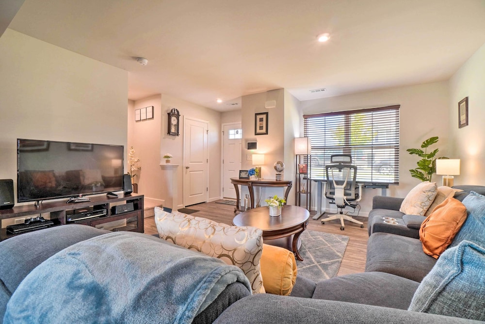 Pet-friendly Townhome ~ 7 Mi to Downtown Nashville view 5