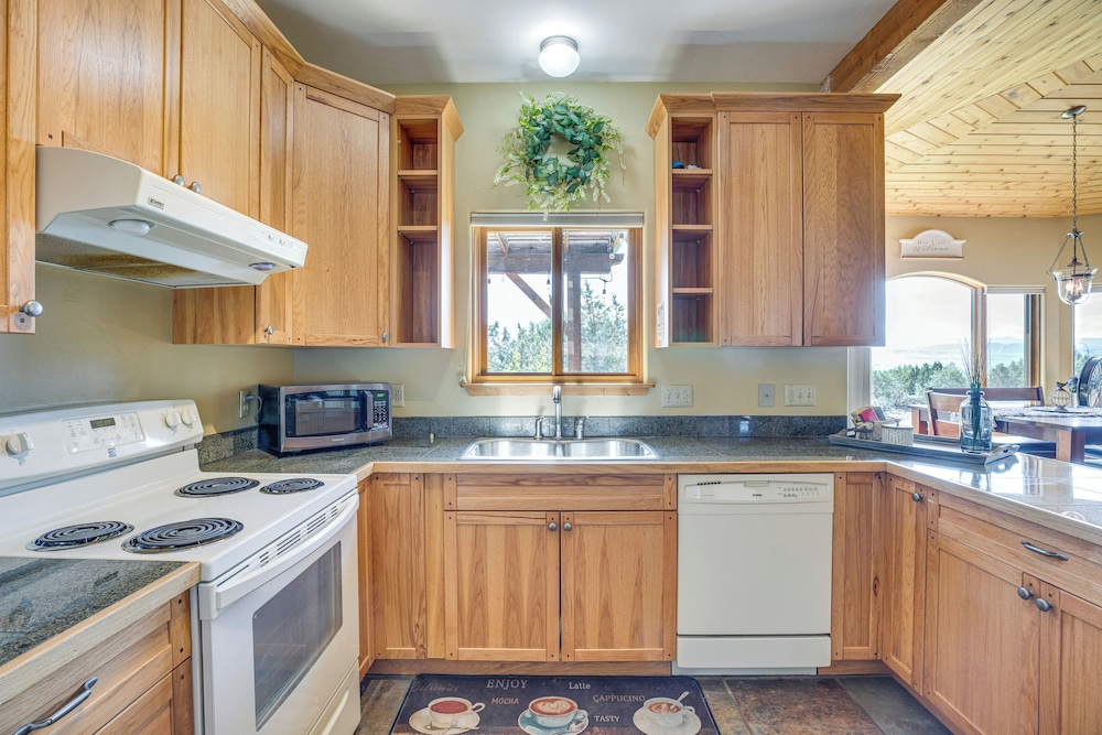 Hunt, Fish & Explore: Mtn-view Home in Hotchkiss