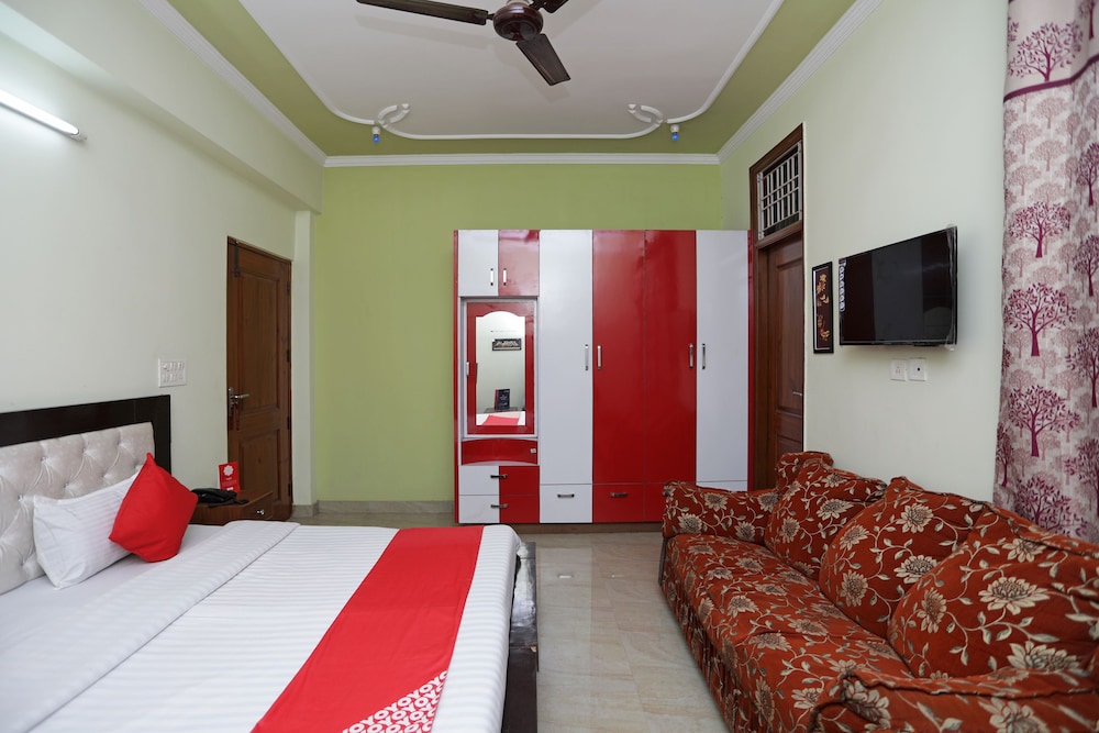OYO 12502 City Hotel