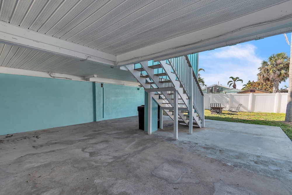 Bates Avenue House