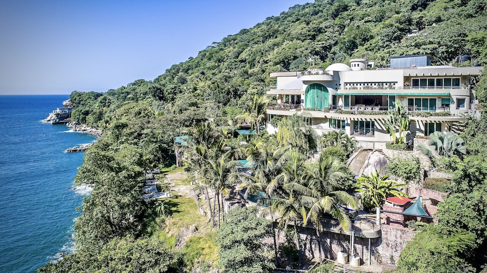 P V South Shore Luxury Accommodations