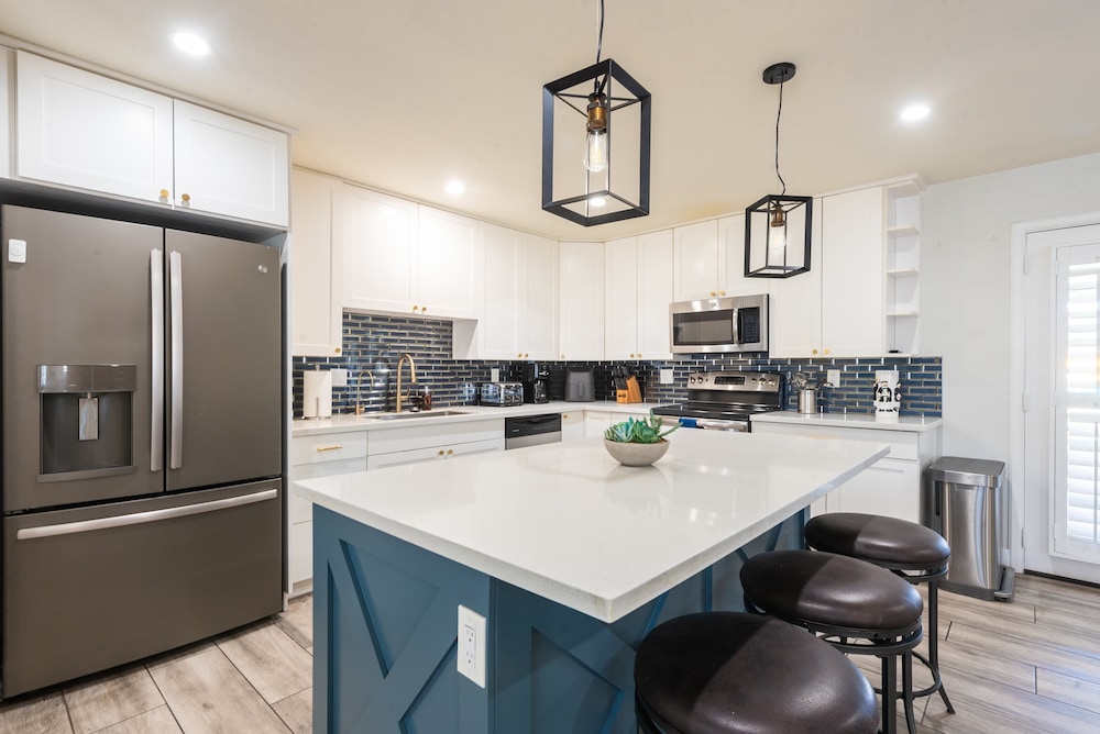 Phoenix 4 BDR Home With Outdoor Entertainment