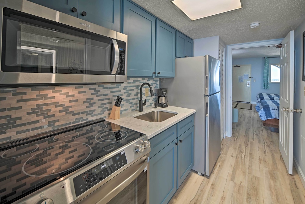 Myrtle Beach Condo: Resort Pool & Lazy River! view 3