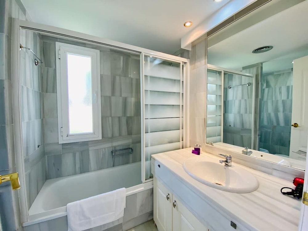 Duplex 3 Bedroom Top Floor F-3