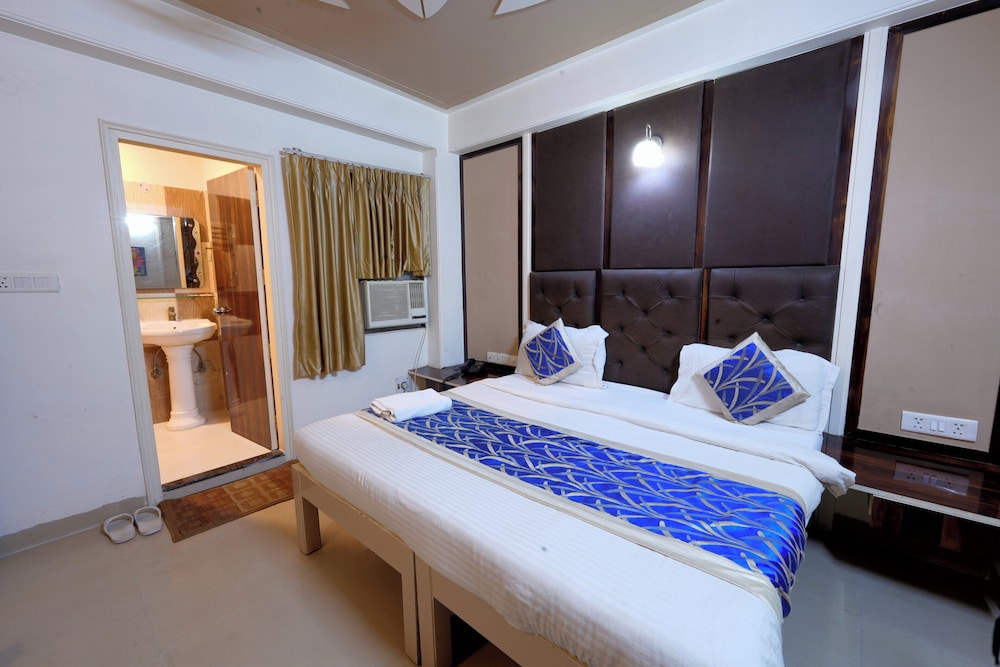 Hotel Opera Delhi Airport