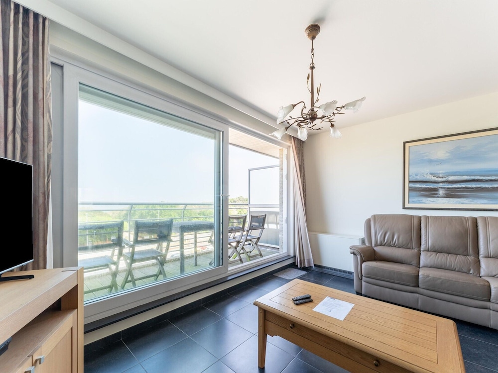 Bright Coastal Stay in Bredene