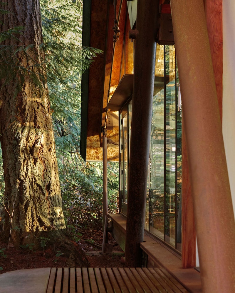 Conner Glass Cabin by Boutique