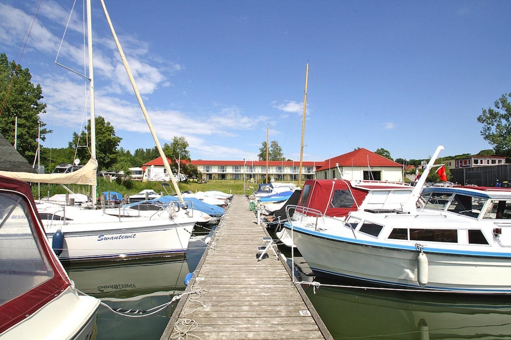 Aparthotel by Lake Heidensee With Boat Rentals