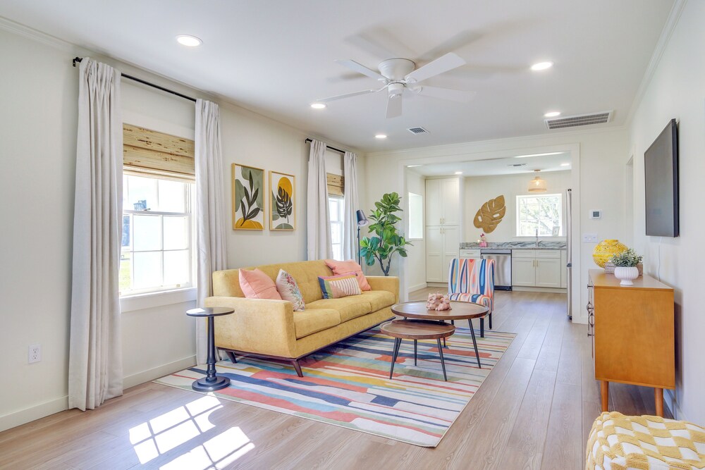 Colorful & Retro Perkinston Cottage w/ Yard!