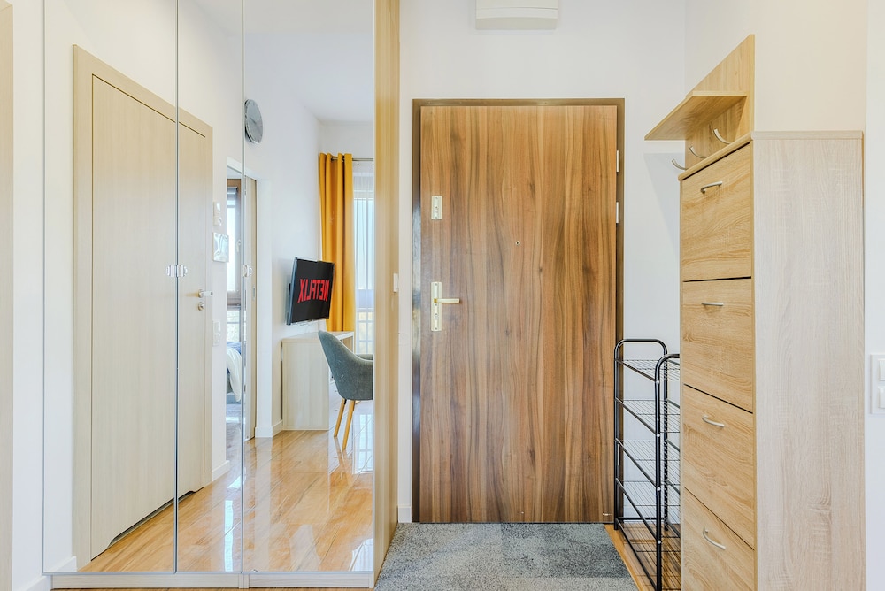 Lumina cozy apartment with gym in Center view 3