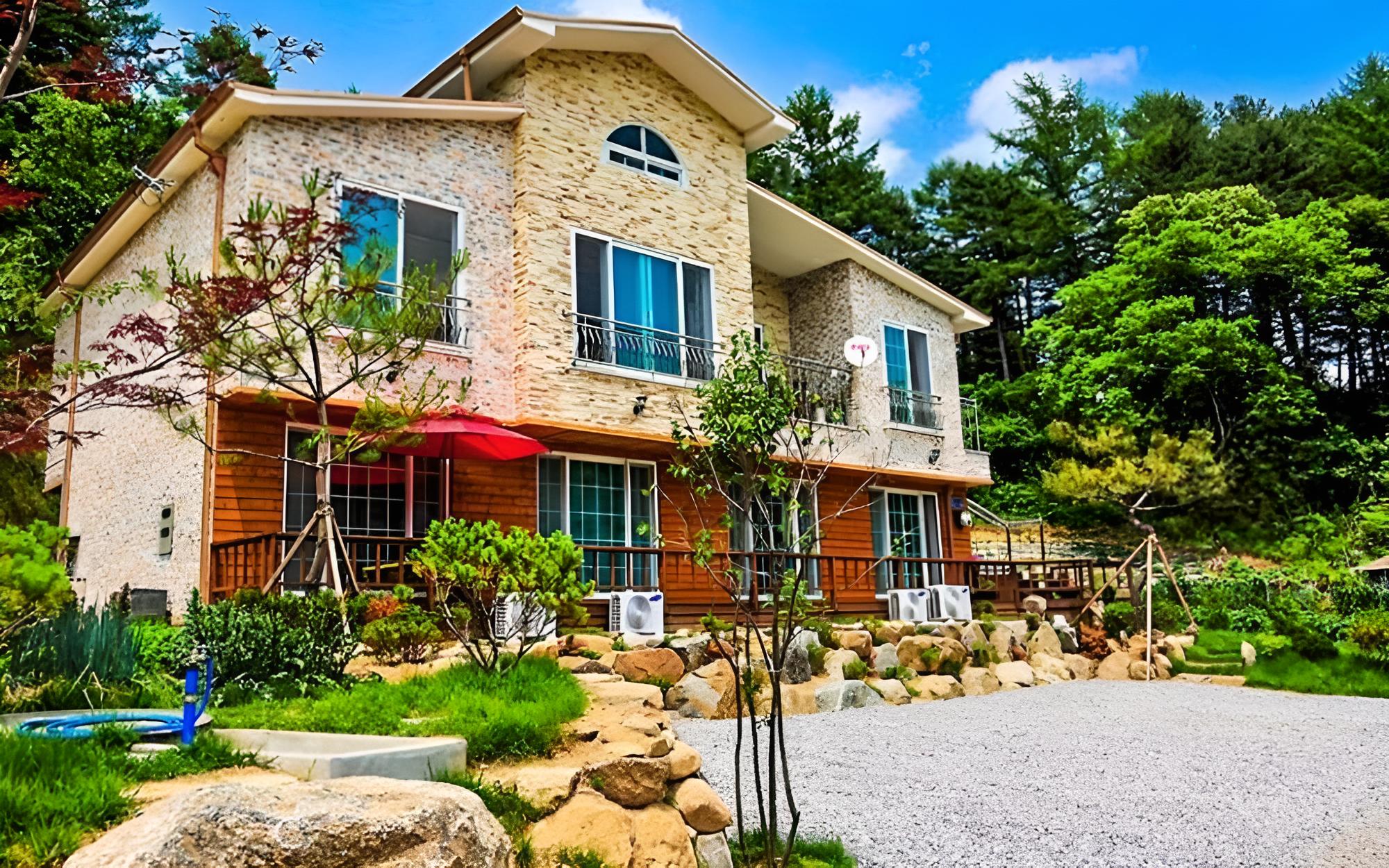 Gapyeong Woonak Four Seasons Pension view 4
