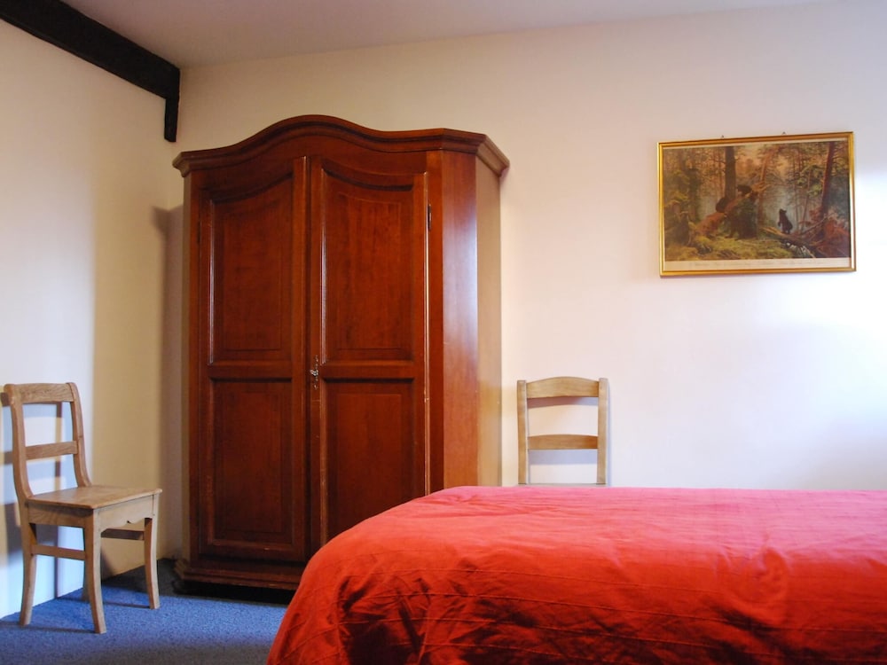 Large Hunting Lodge With Enormous Beautiful Garden view 4