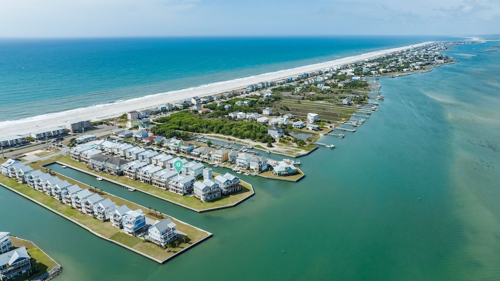 Queens Grant by Topsail Realty