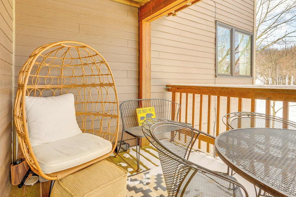 Wintergreen Resort Condo: Deck & Golf Course Views