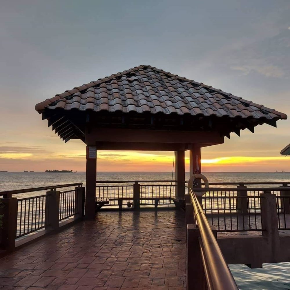 Alpine LXPD Full Seaview Water Chalet, Port Dickson - 16