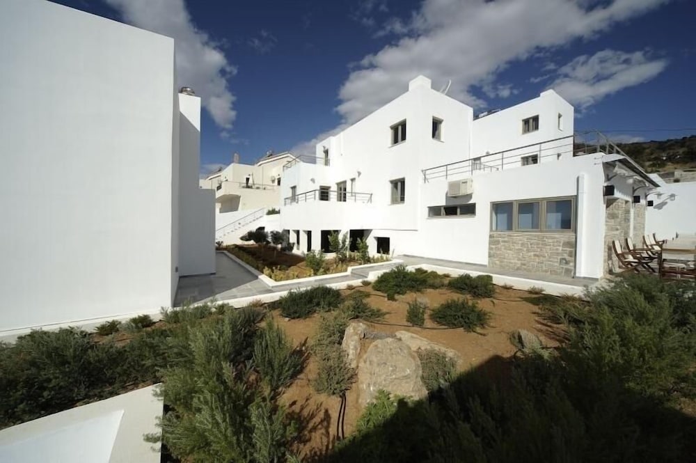 Lenikos Resort