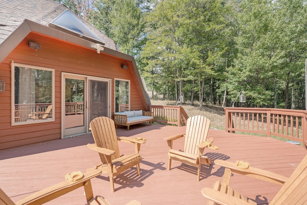 Contemporary Architectural Gem: Modern Retreat 5 Bedroom Home view 5