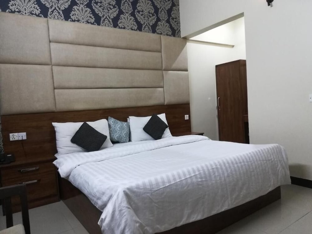 Hotel Karachi Guest House view 3