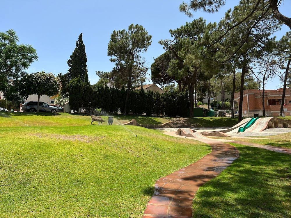 Lovely 4-bed Cottage in Las Chapas Marbella