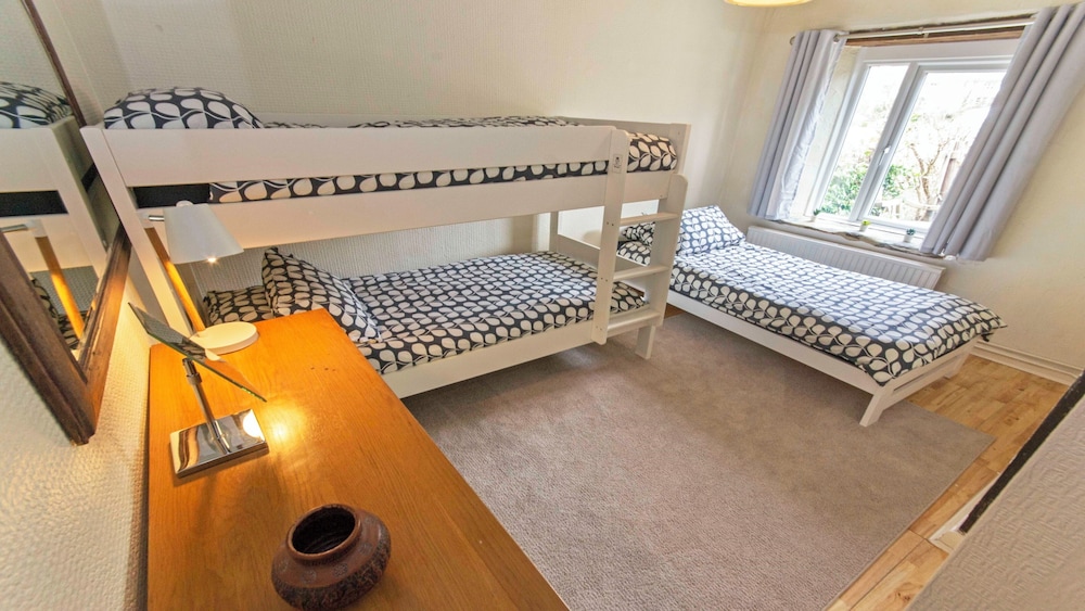 Shippenrill Croyde 6 Bedrooms, Sleeps 14, Hot Tub view 3