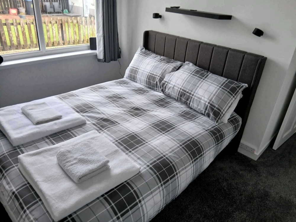 Apartment - Sleeps 4 - Hot Tub, Pet-friendly