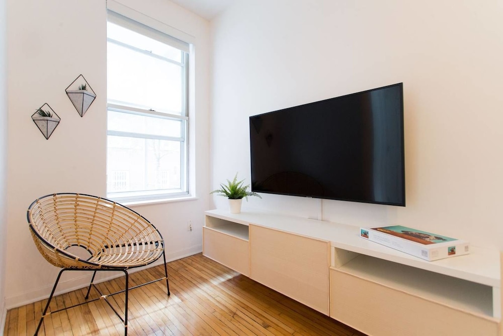 Live Like a Local in Le Plateau view 3
