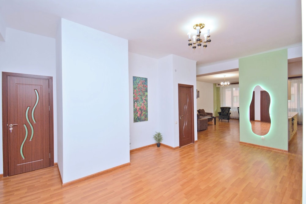 North Ave. Apartments by Luxe Group HH55