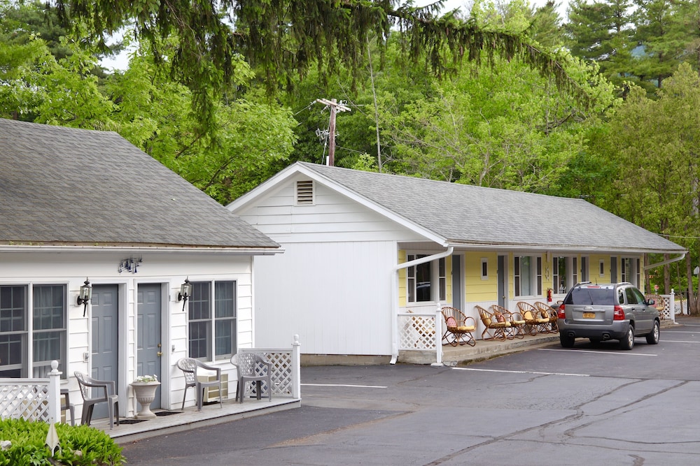 Admiral Motel