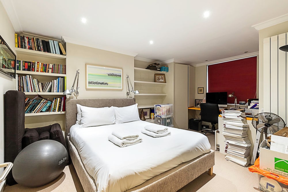 London Luxe Retreat: 5-bed Gem