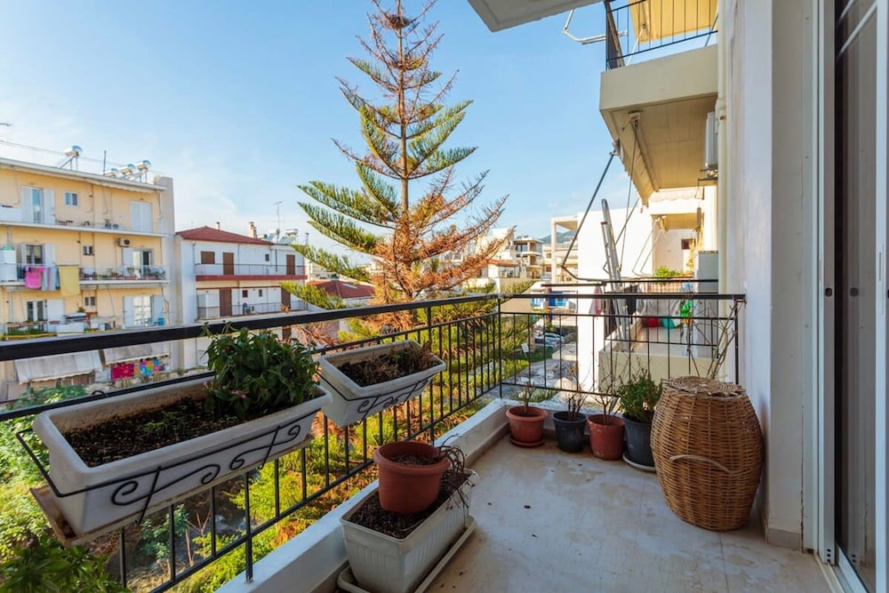 Bright Comfy Flat Near the Beach the City Center