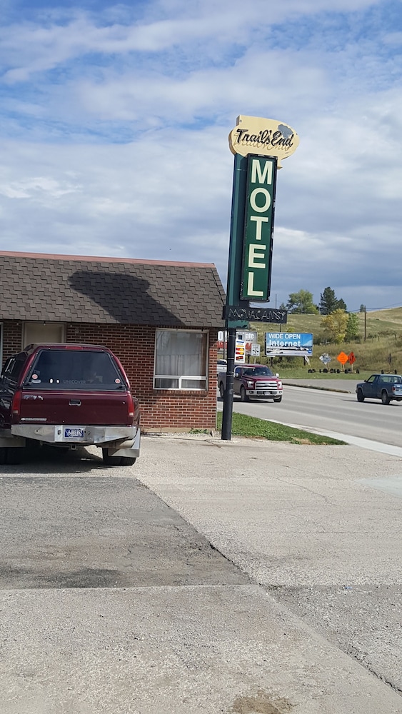 Trails End Motel