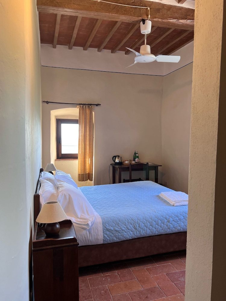 Sant'Anna in Camprena Agriturismo
