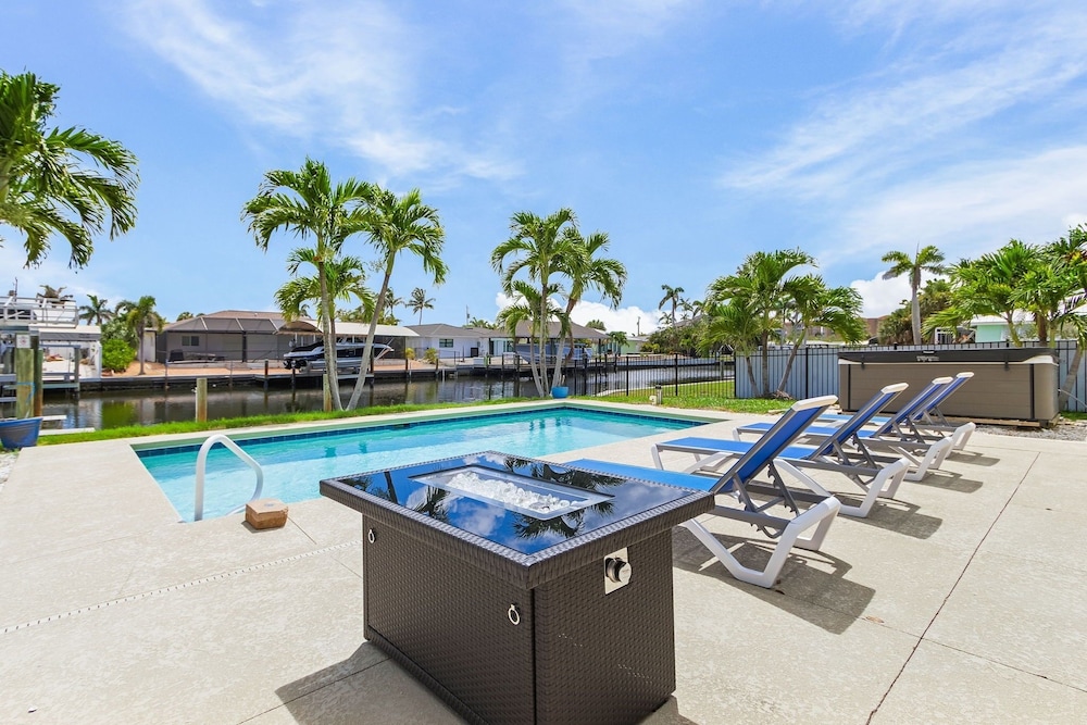7 Dockside Dream: 3br/3ba Pool Home W/ Water Views! 3 Bedroom Home