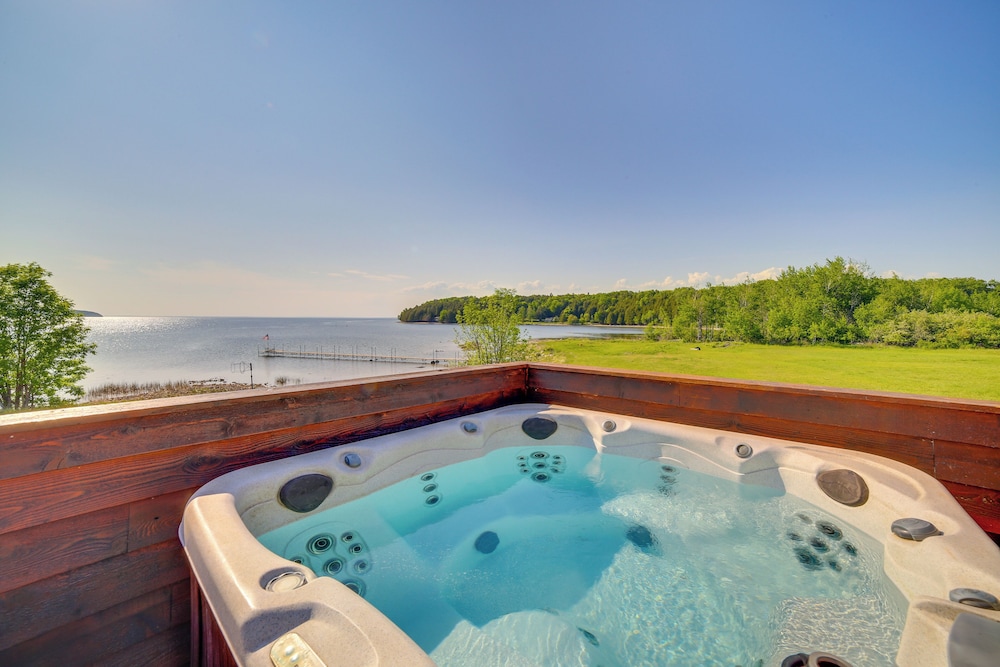 Prairie-style Home on Garden Bay w/ Deck + Hot Tub view 5