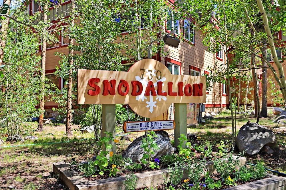 Snodallion 25 - Walk to Slopes/Walk to Town by RedAwning